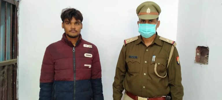 थाना सासनी पुलिस द्वारा 02 शातिर चोर गिरफ्तार, कब्जे से एक मोटरसाईकिल व चोरी का मोबाईल बरामद