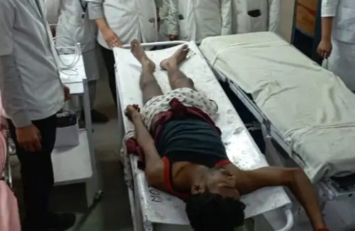 कटनी में दिनदहाड़े युवक की हत्या, घर में घुसकर बदमाशों ने चाकुओं से किया हमला