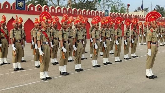 जम्मू-कश्मीर: उधमपुर में बीएसएफ की पासिंग आउट परेड, बीस राज्यों के नव आरक्षकों ने ली देश सेवा की शपथ