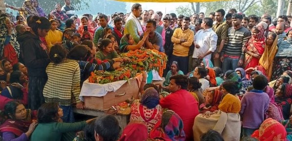 उमेश पाल मर्डर: शहीद गनर संदीप के घर पहुंचे आजमगढ़ एसपी, परिजनों के खाते में 50 लाख रुपये वोटिंग