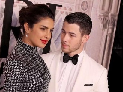 Priyanka-Nick: पेरिस फैशन वीक में रोमांटिक हुए प्रियंका निक तस्वीरें हुईं वायरल फैंस बोले आग लगा दी