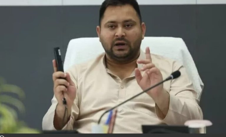 पूछताछ में शामिल होने सीबीआई दफ्तर पहुंचे तेजस्वी यादव, बोले- ताजा हालात कठिन पर हम लड़ेंगे