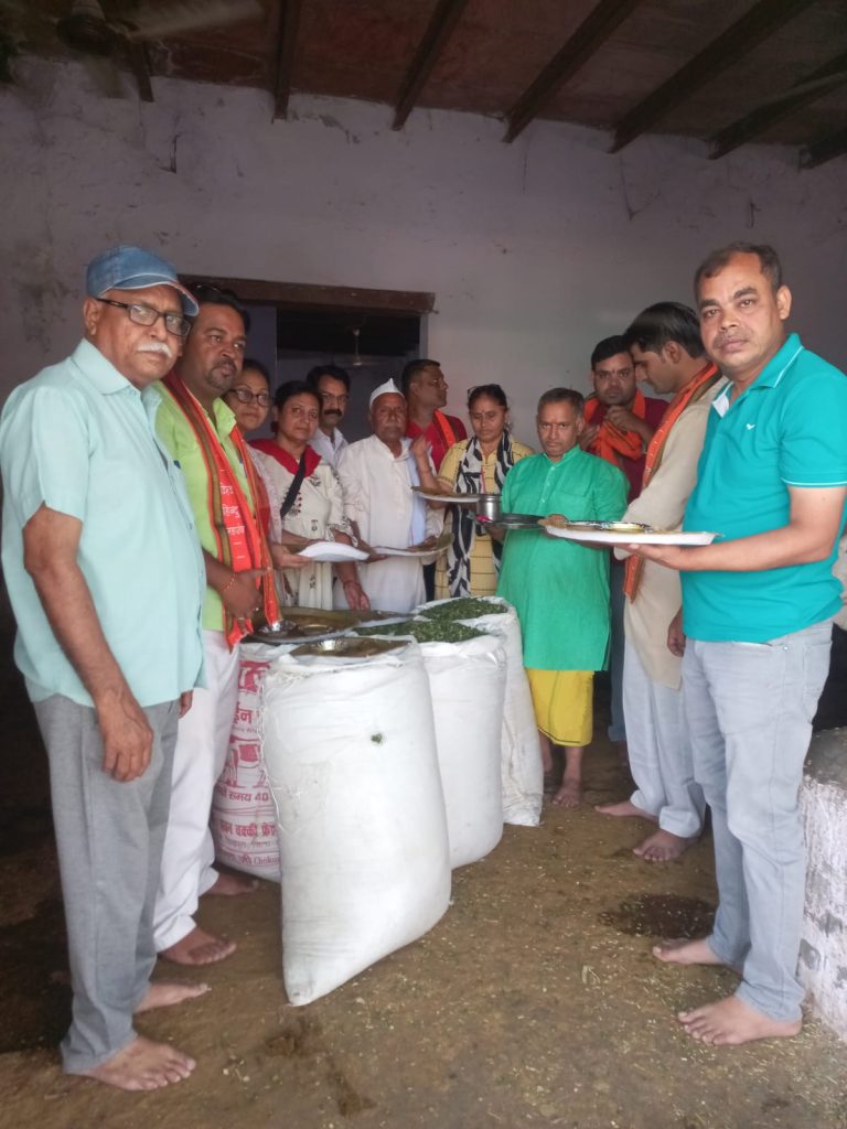 गौमाता में तैंतीस कोटि देवता विराजमान होते हैं -विश्व हिंदू महासंघ.